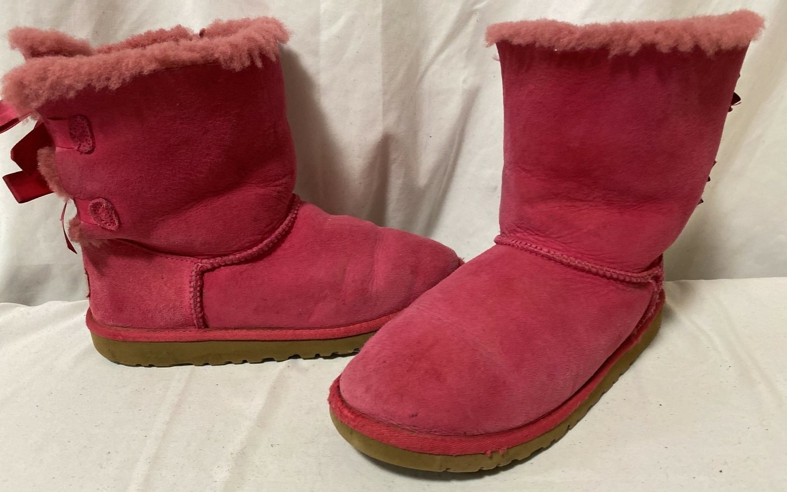 hot pink bailey bow uggs